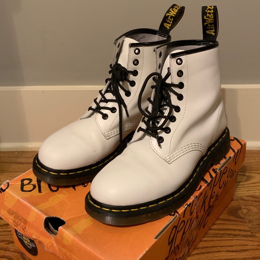 Dr Martens 1460 White Leather W8.5-9 Euro 39